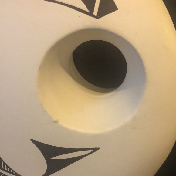 Native American southwest pottery vase; marked Acoma VL.  Unique & rare oval - Picture 3 of 10